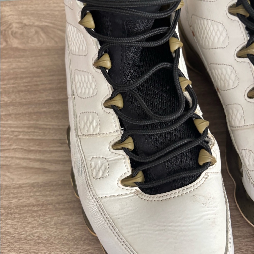 Air Jordan Black and Gold Sneakers size 11.5 - Picture 3 of 6
